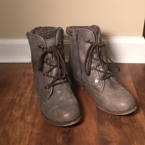 Women’s Lace-up Boots Size 11